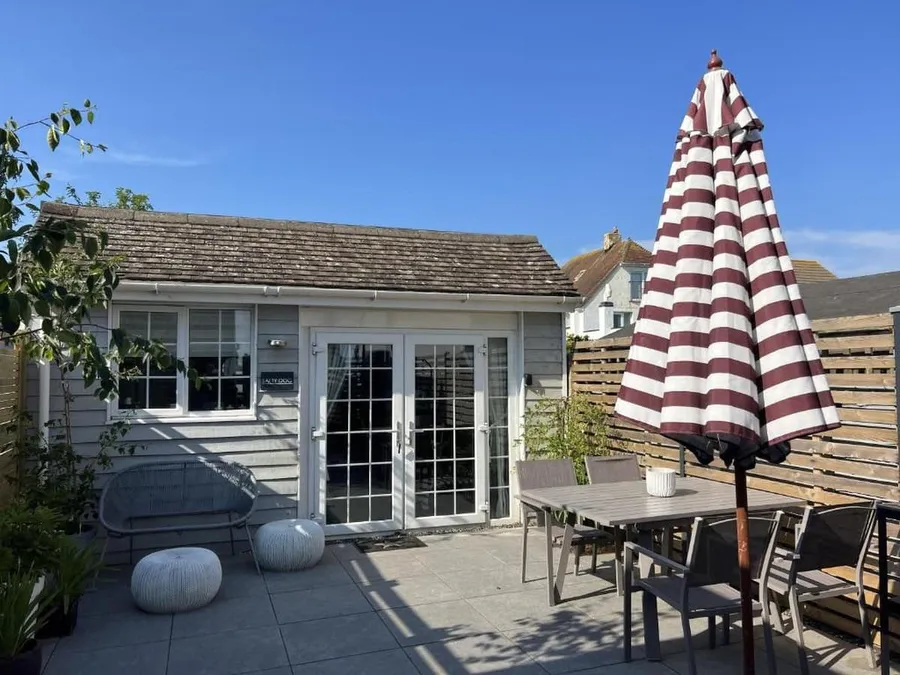 Seafront One-Bedroom Cabin Annex