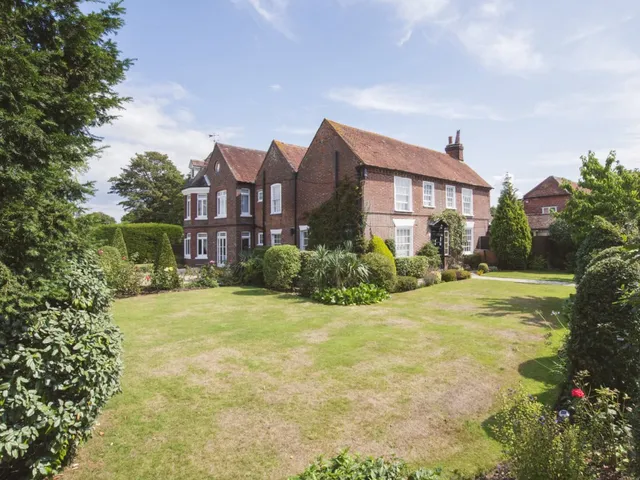 Newtown House Hotel