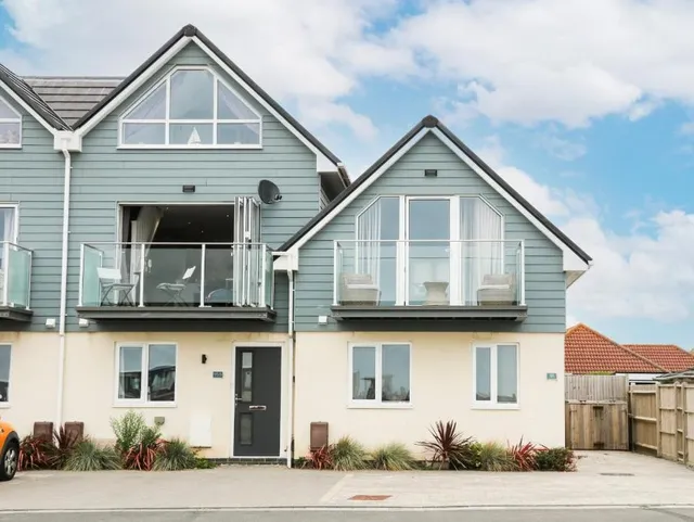 Ocean View: Seafront Holiday Home