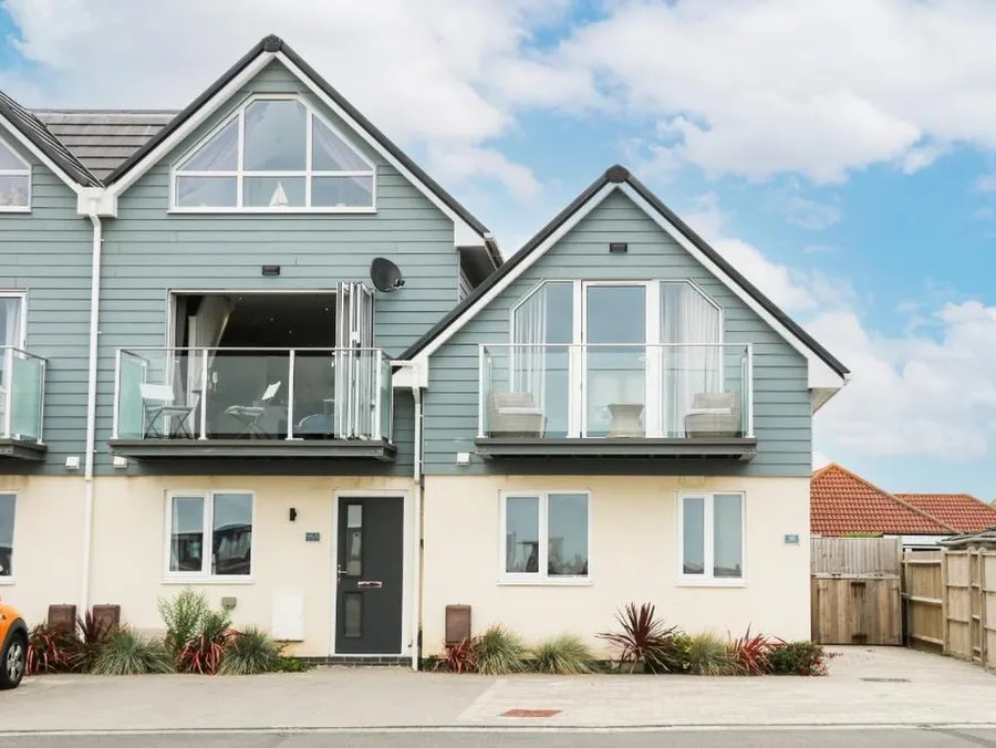 Ocean View: Seafront Holiday Home