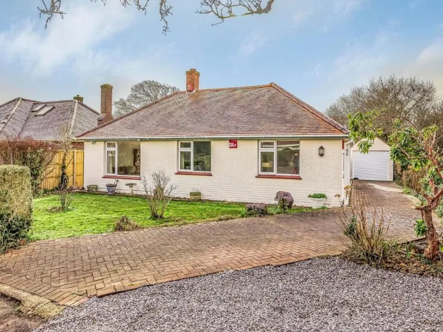 Charming Hayling House with Garden on Harbour Road
