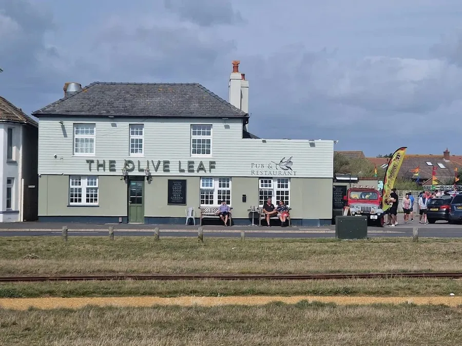 The Olive Leaf: Hayling Island’s Seafront Pub and Restaurant