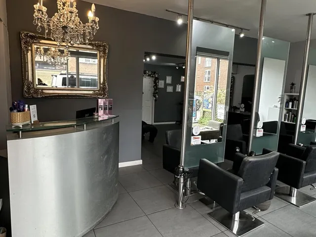 Yellow Strawberry Hairdressing
